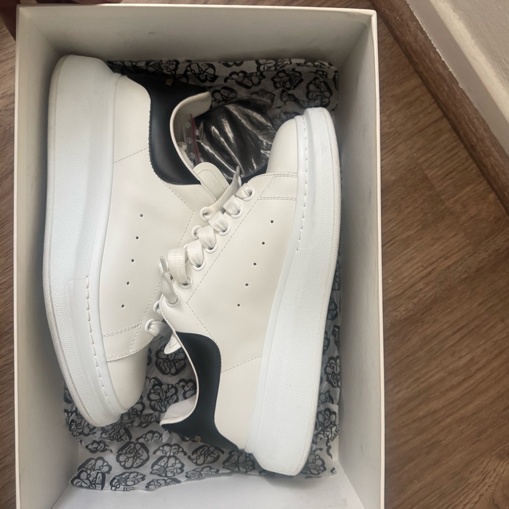 Alexander McQueen White and Black Sneakers size 40.